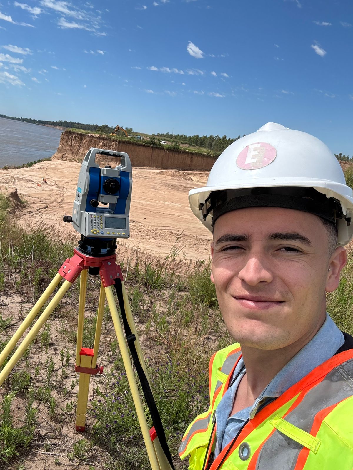 Ing. Agrimensor Santino Valido trabajando